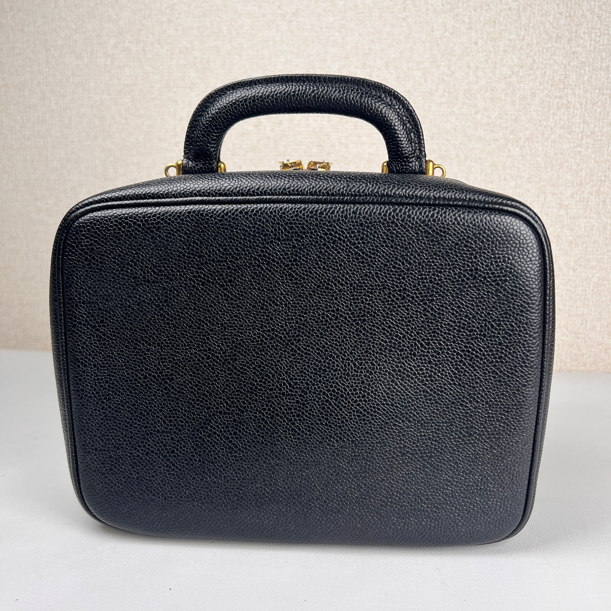 Chanel Black Shoulder Bags A-19089