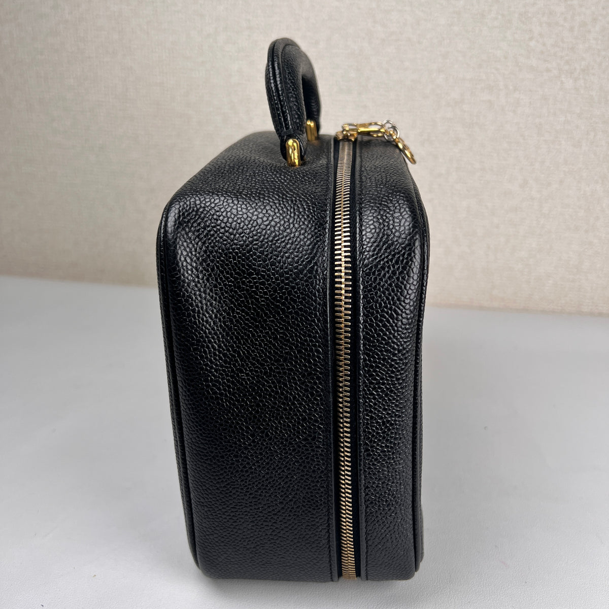 Chanel Black Shoulder Bags A-19089