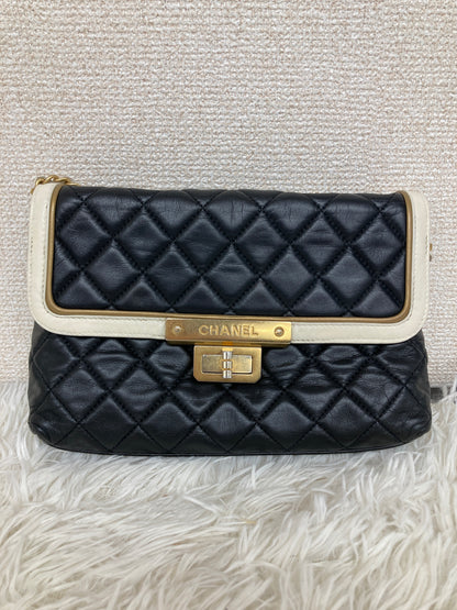 Chanel Black Shoulder Bags A-19093