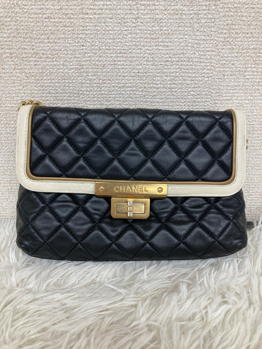 Chanel Black Shoulder Bags A-19093