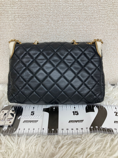 Chanel Black Shoulder Bags A-19093
