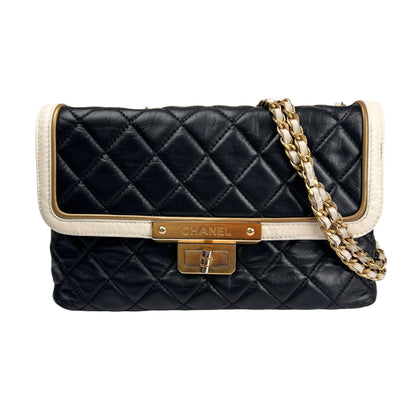 Chanel Black Shoulder Bags A-19093