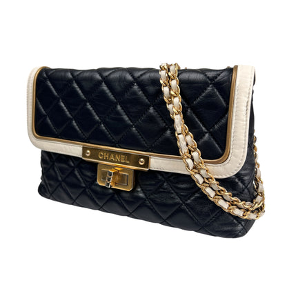 Chanel Black Shoulder Bags A-19093