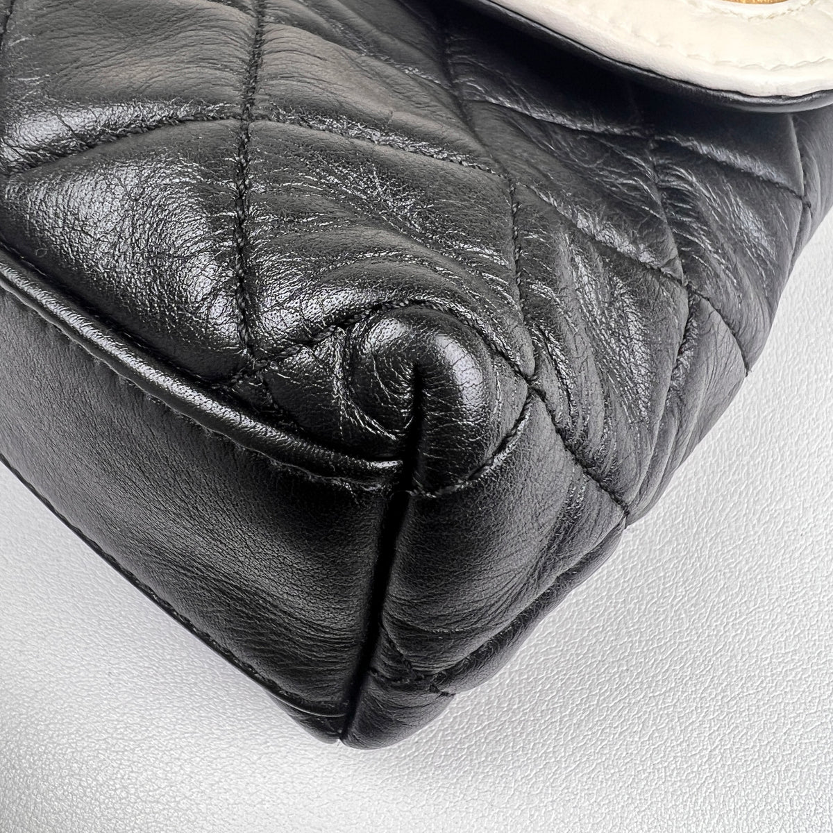 Chanel Black Shoulder Bags A-19093