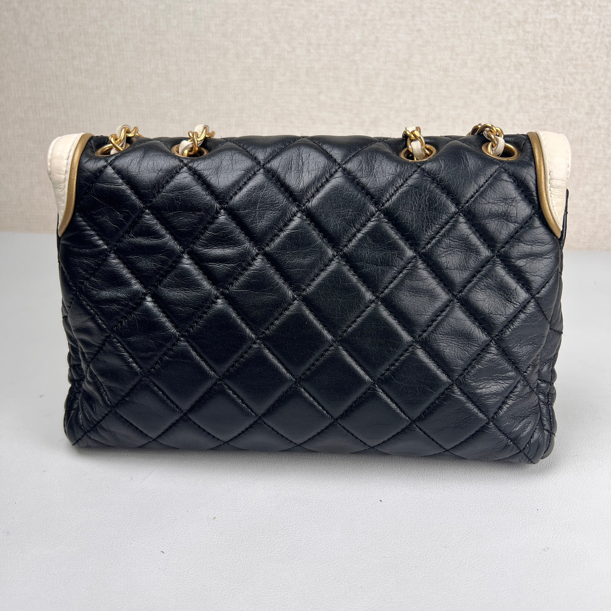 Chanel Black Shoulder Bags A-19093