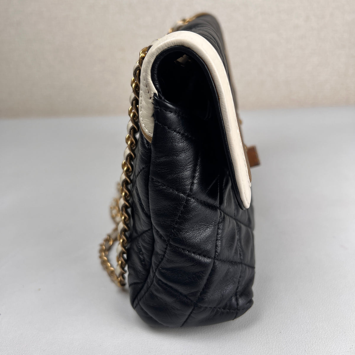 Chanel Black Shoulder Bags A-19093