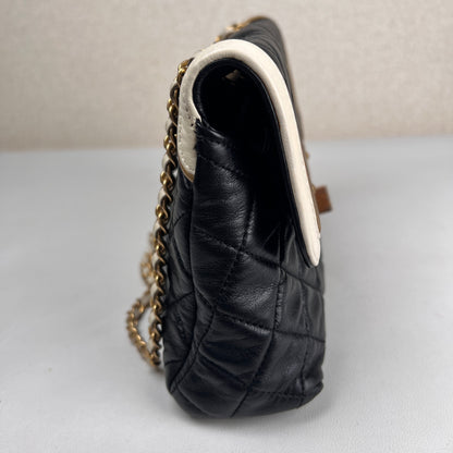 Chanel Black Shoulder Bags A-19093