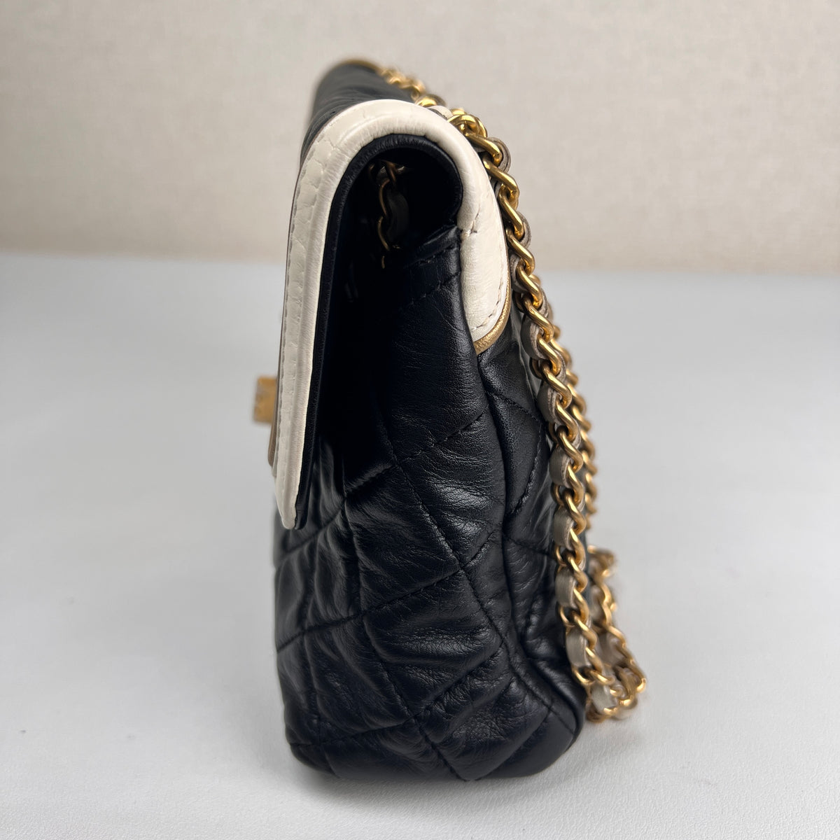 Chanel Black Shoulder Bags A-19093
