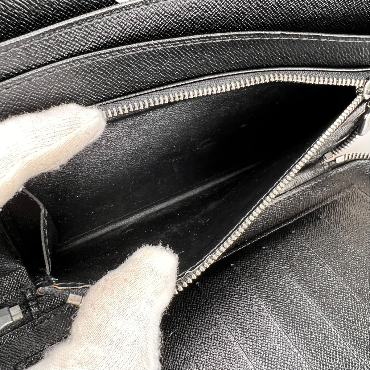 Louis Vuitton Black Wallets A-19107