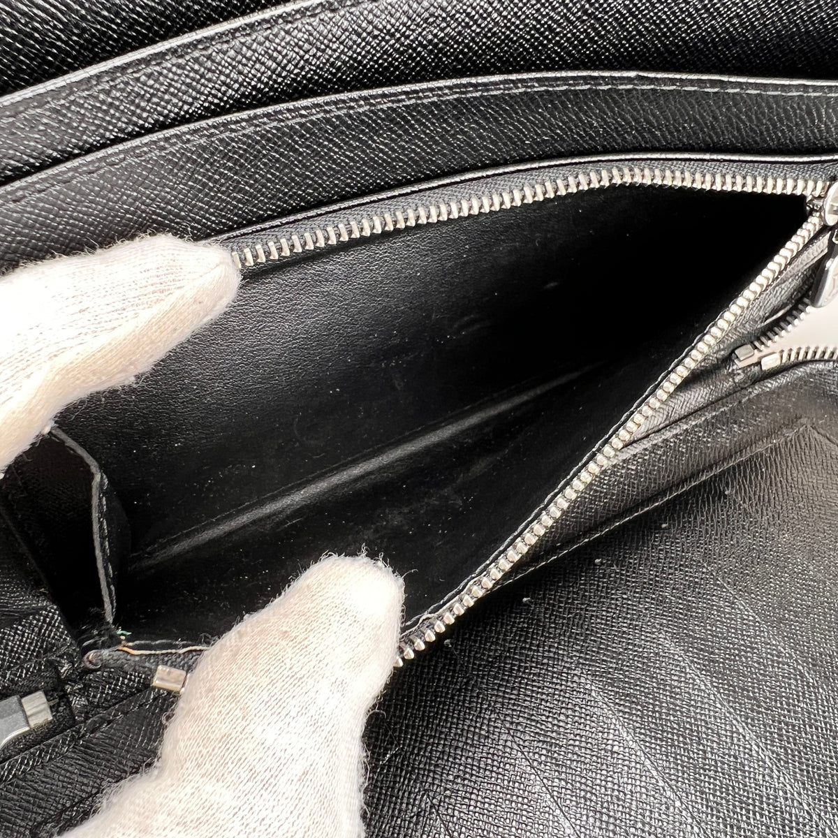 Louis Vuitton Black Wallets A-19107