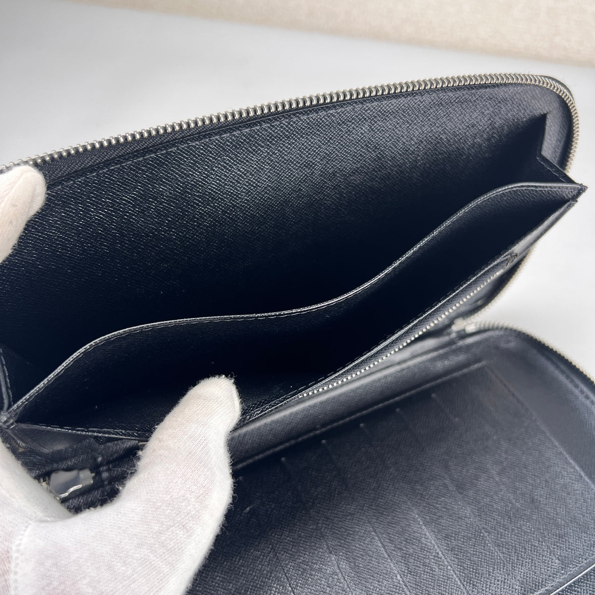 Louis Vuitton Black Wallets A-19107