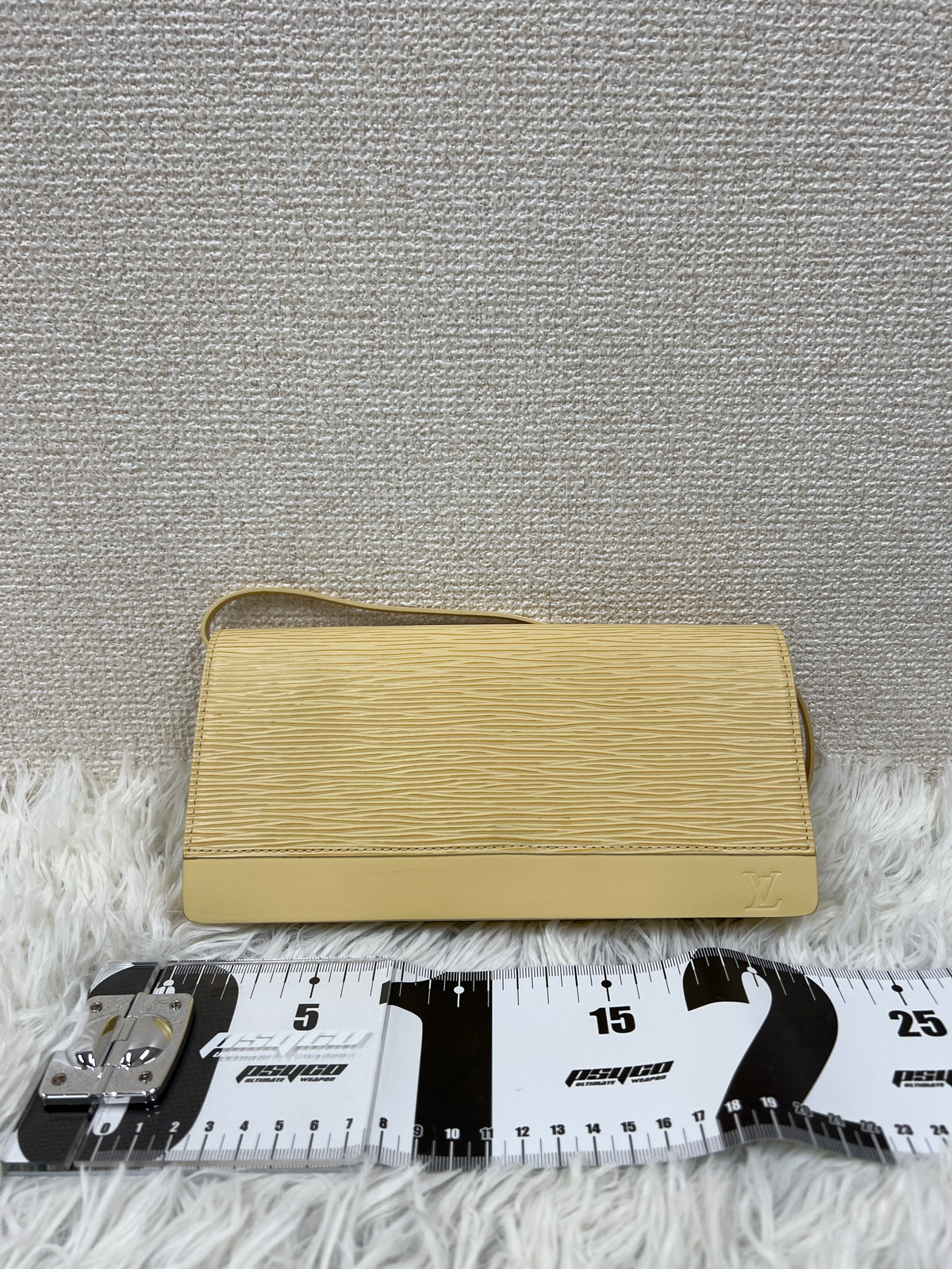 Louis Vuitton Yellow Shoulder Bags A-19108