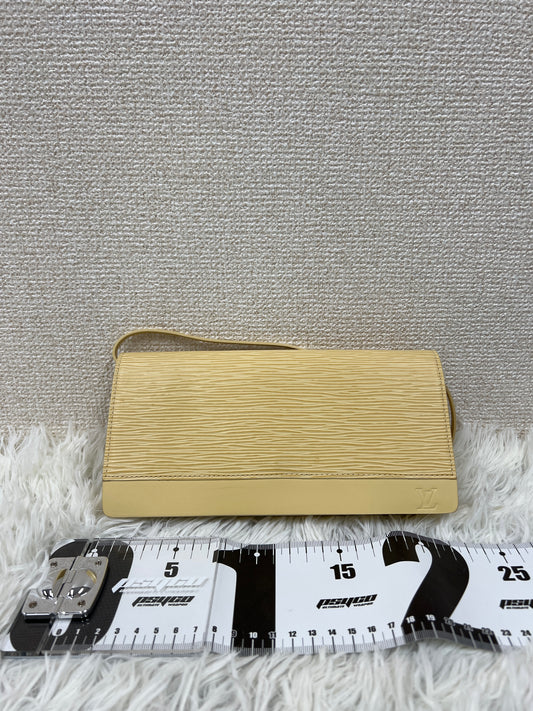 Louis Vuitton Yellow Shoulder Bags A-19108