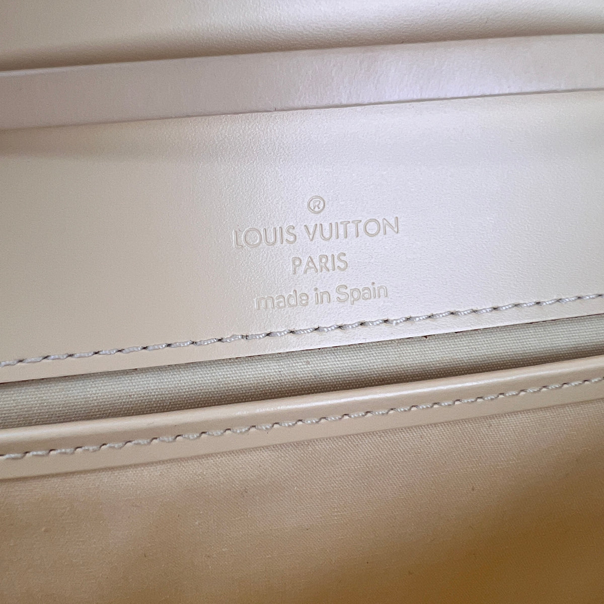 Louis Vuitton Yellow Shoulder Bags A-19108