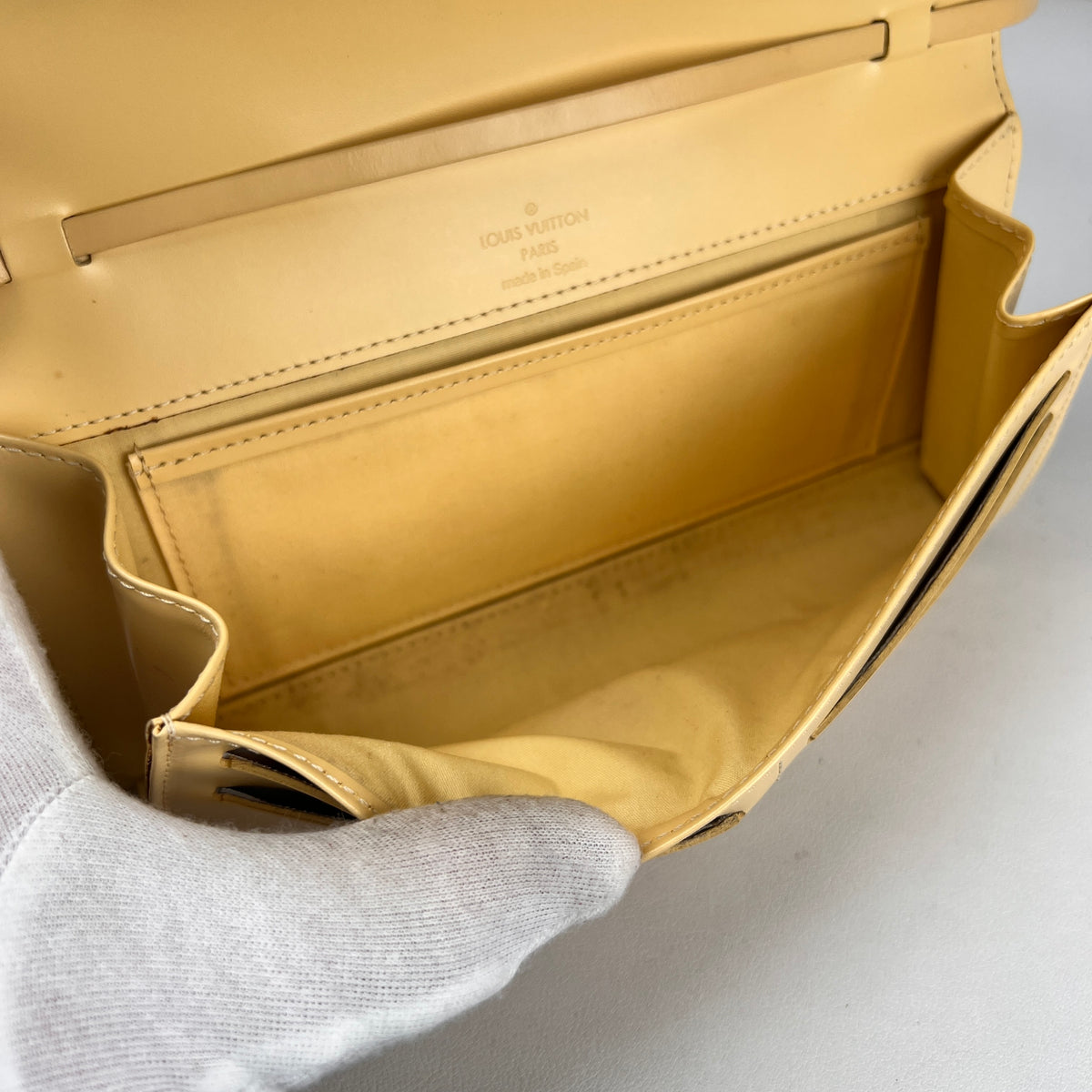 Louis Vuitton Yellow Shoulder Bags A-19108