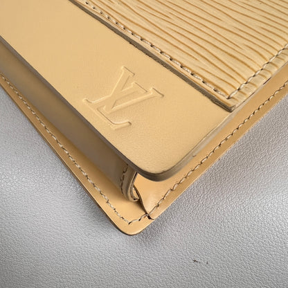 Louis Vuitton Yellow Shoulder Bags A-19108