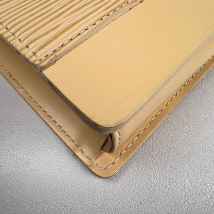 Louis Vuitton Yellow Shoulder Bags A-19108