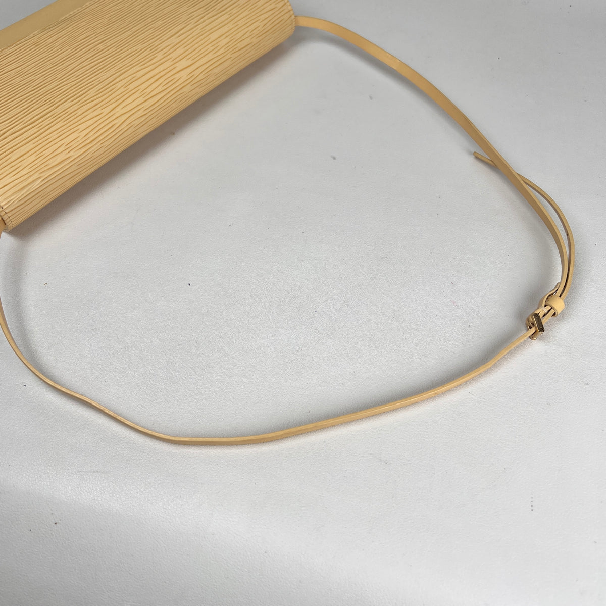 Louis Vuitton Yellow Shoulder Bags A-19108