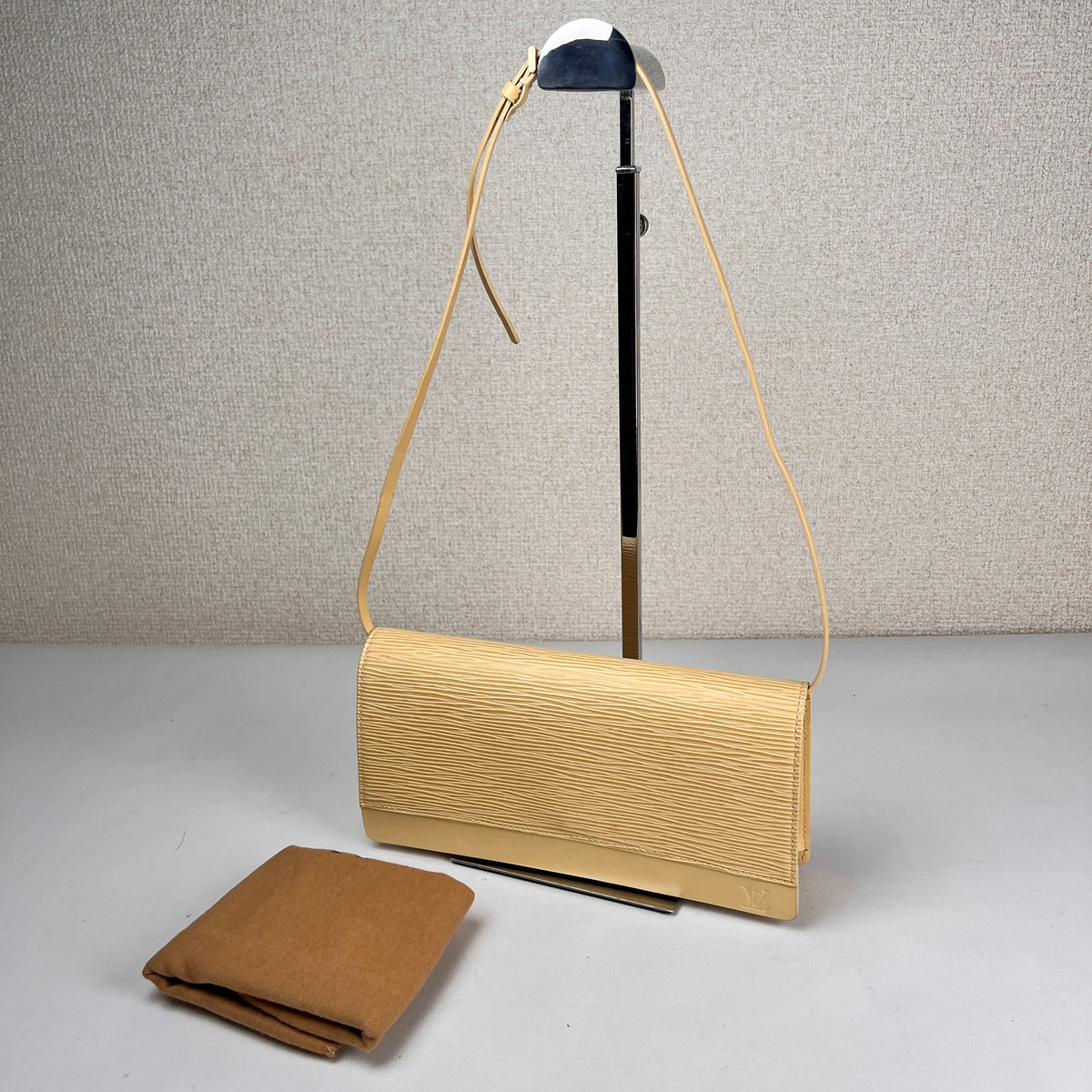 Louis Vuitton Yellow Shoulder Bags A-19108