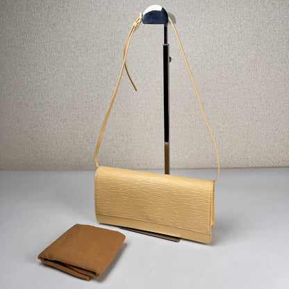 Louis Vuitton Yellow Shoulder Bags A-19108