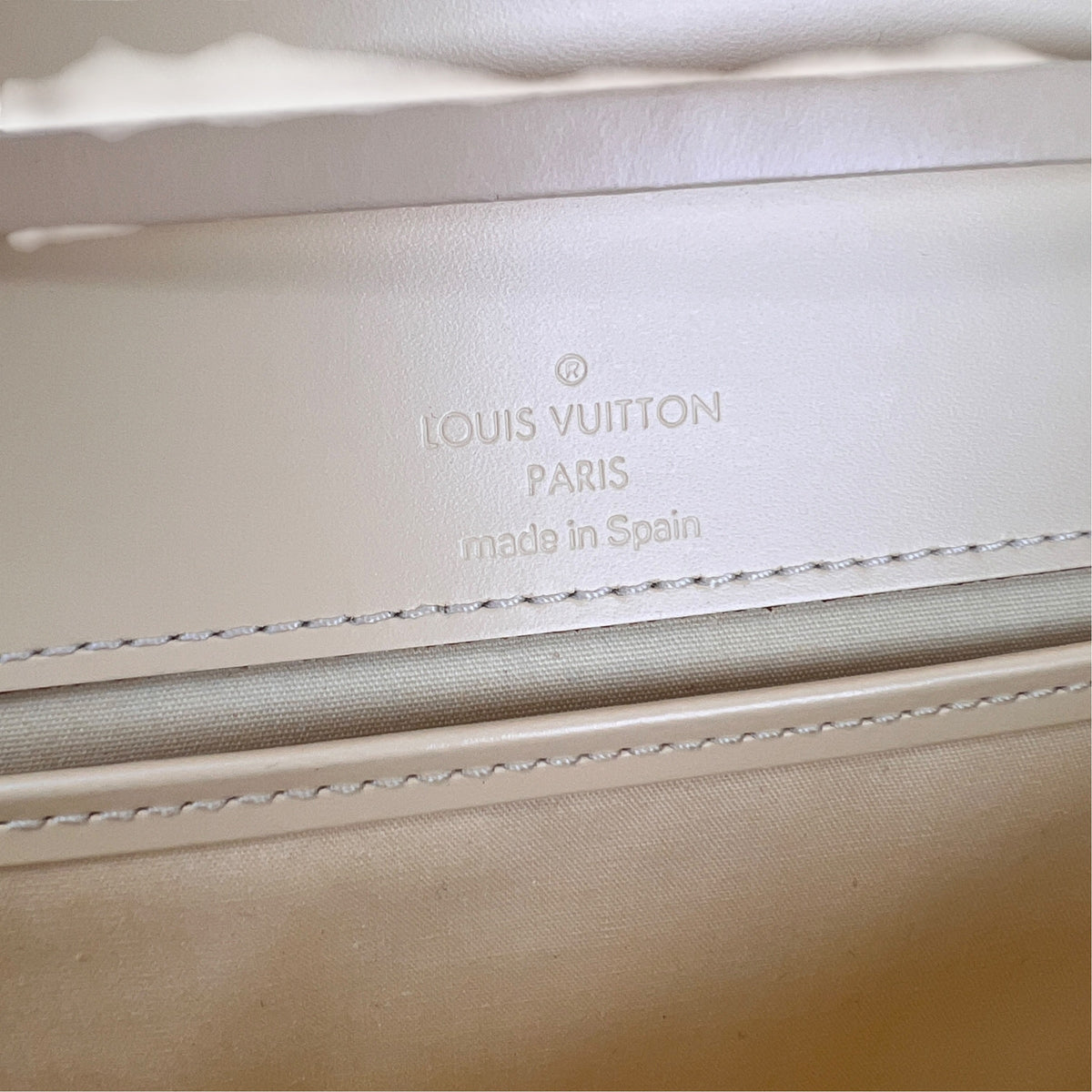Louis Vuitton Yellow Shoulder Bags A-19108