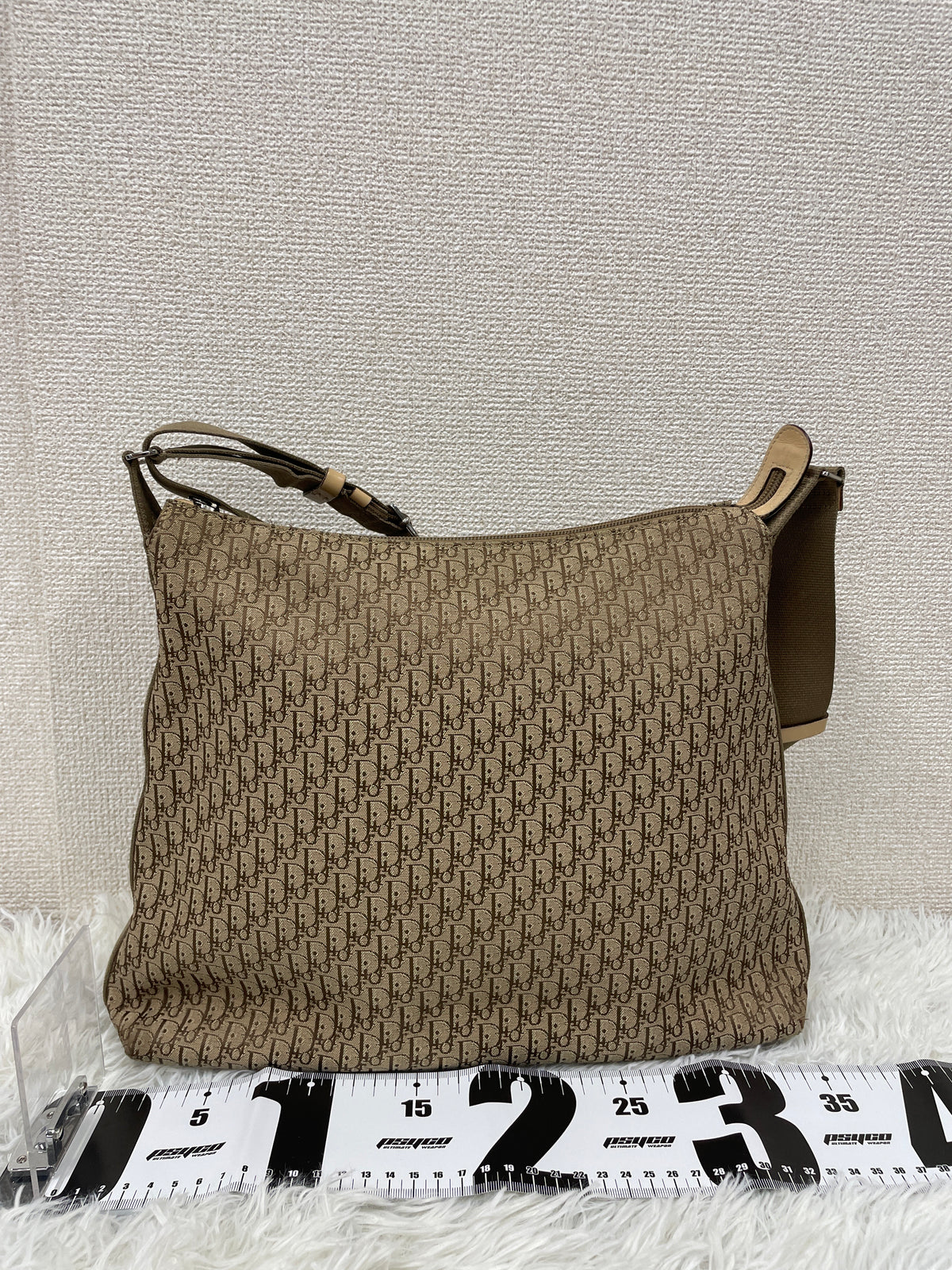 Dior Beige Shoulder Bags A-19167
