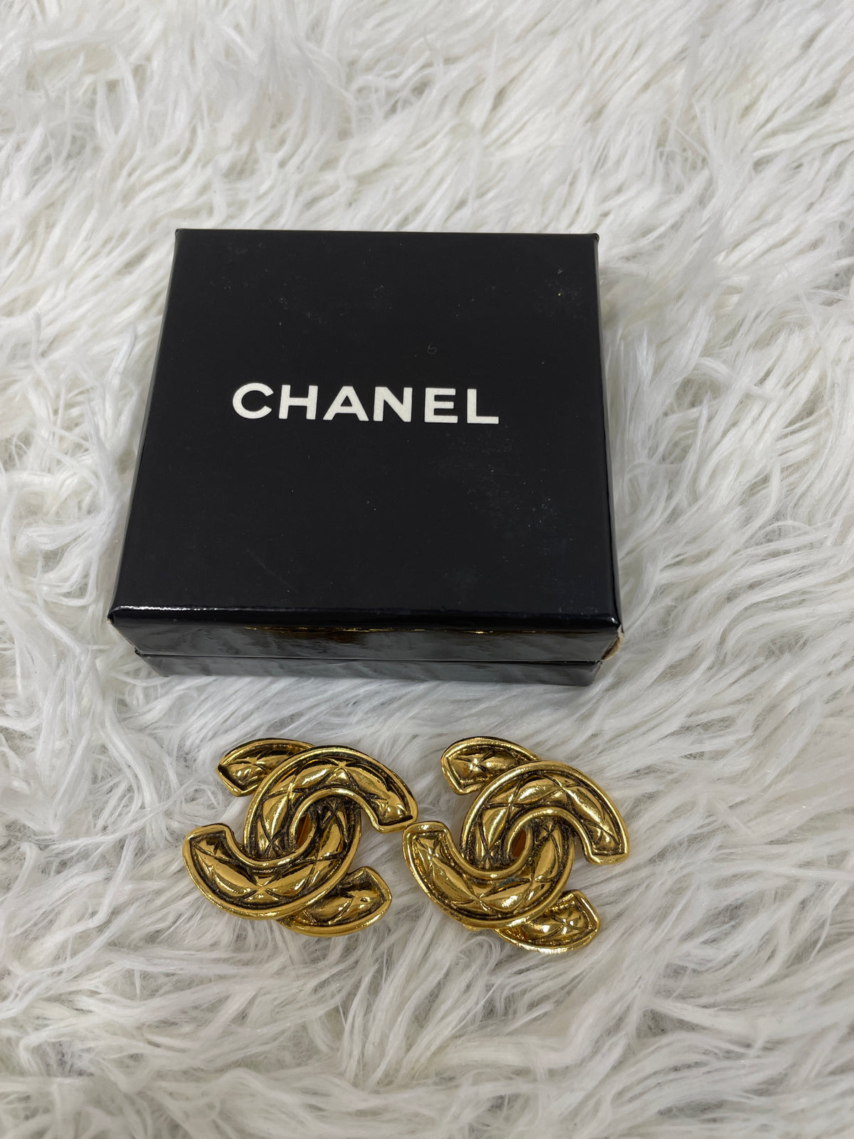 Chanel Gold Earrings A-19171