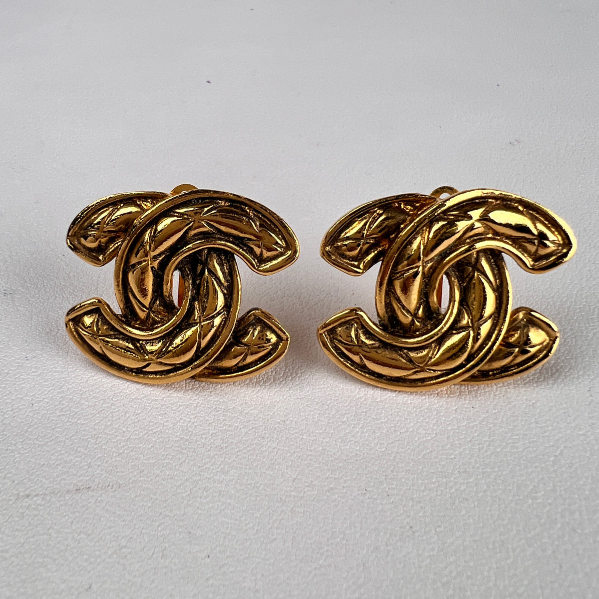 Chanel Gold Earrings A-19171