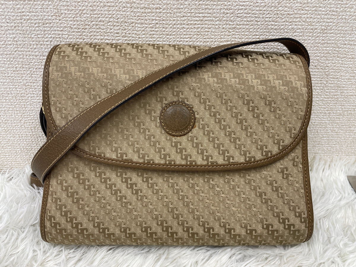 Gucci Beige Shoulder Bags A-19173