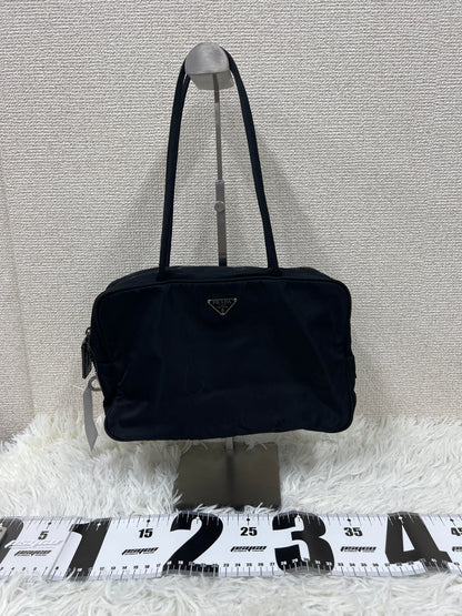 Prada Black Handle Bags A-19262