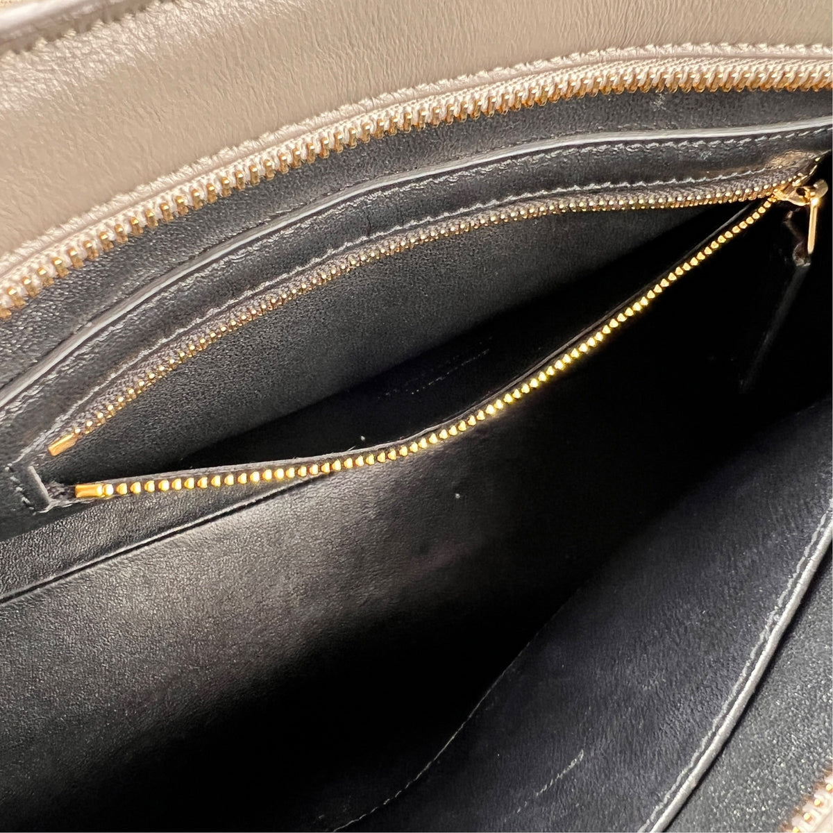 Saint Laurent Gray Handle Bags A-19263