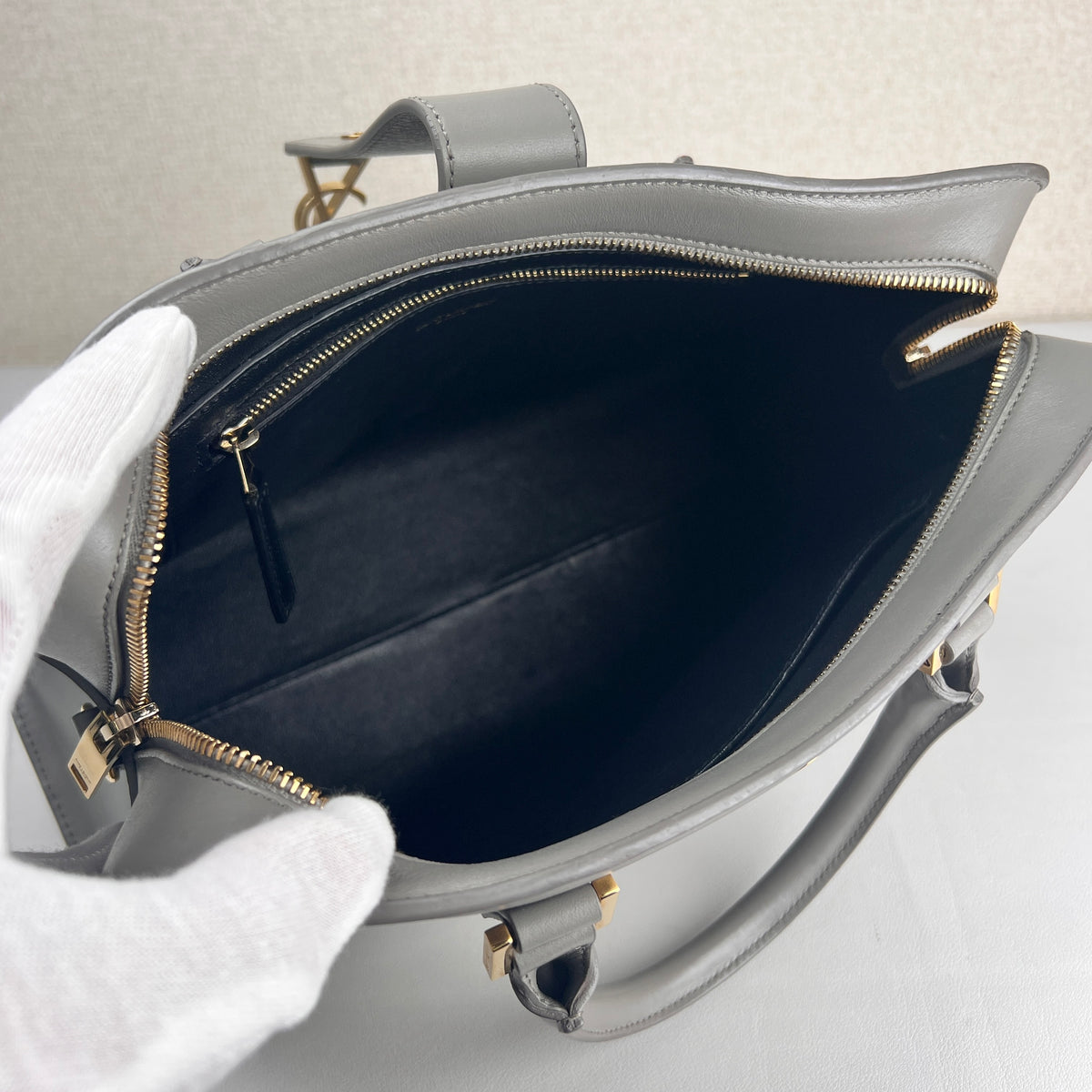 Saint Laurent Gray Handle Bags A-19263