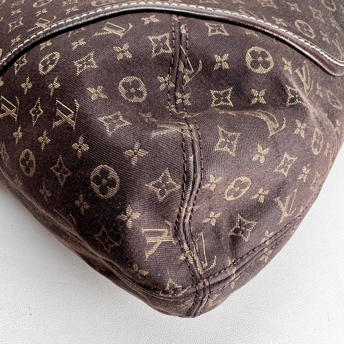 Louis Vuitton Brown Shoulder Bags A-19275