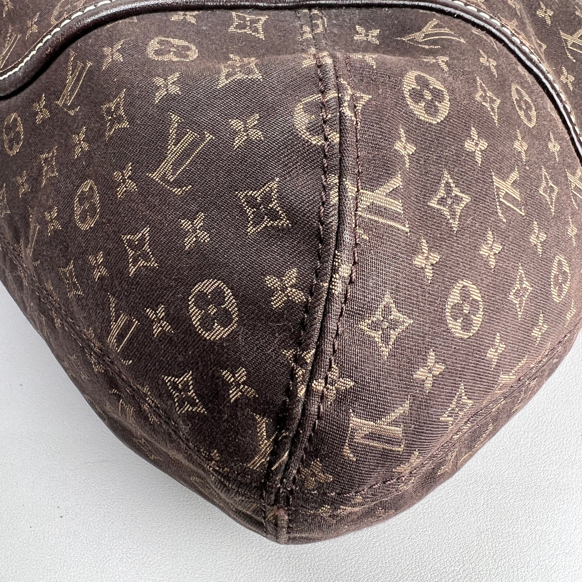Louis Vuitton Brown Shoulder Bags A-19275
