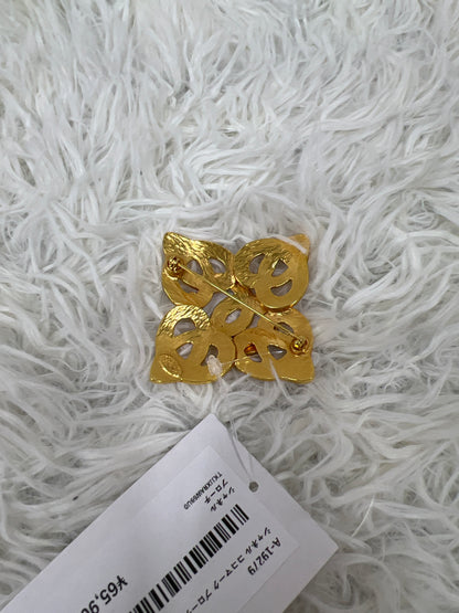 Chanel Gold Brooches A-19279