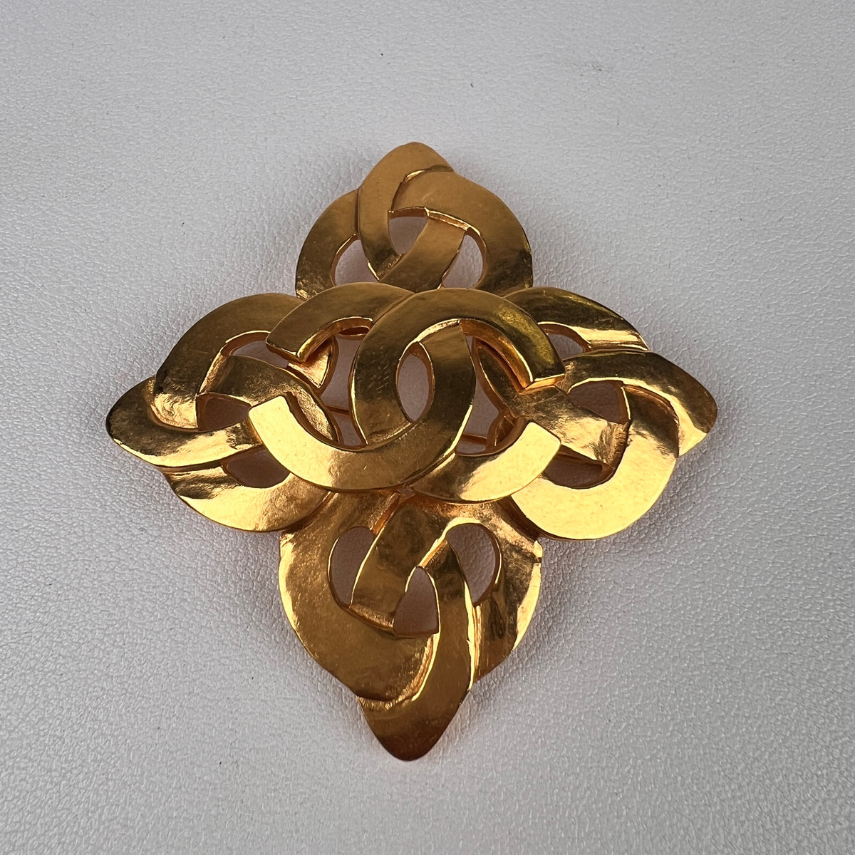 Chanel Gold Brooches A-19279
