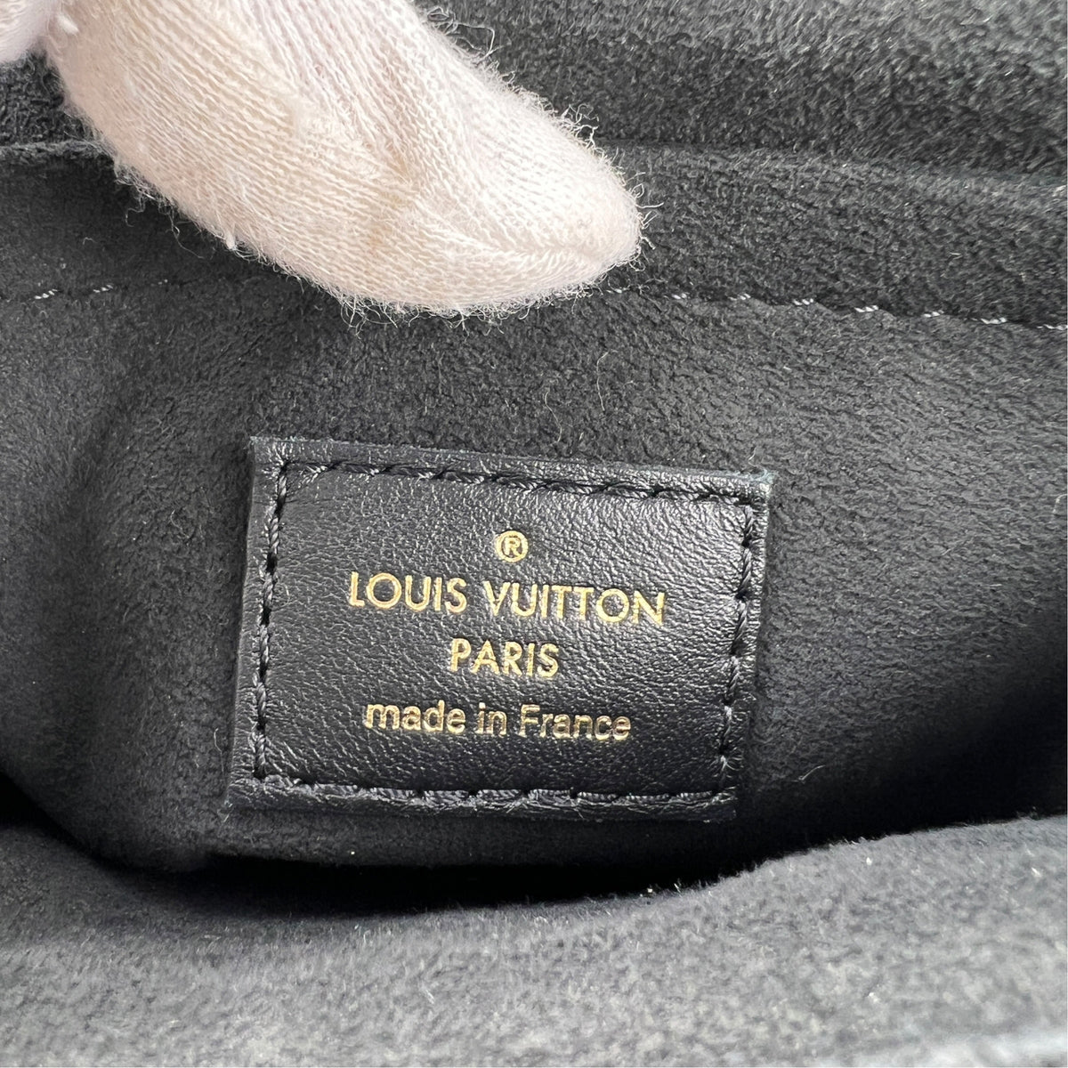 Louis Vuitton Gold Shoulder Bags A-19291