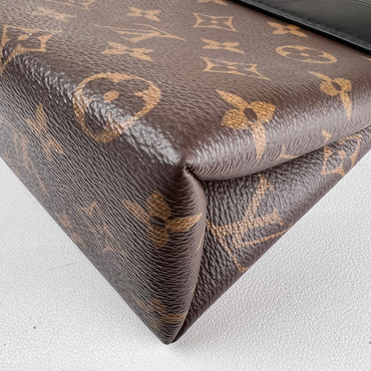 Louis Vuitton Gold Shoulder Bags A-19291