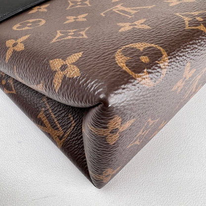 Louis Vuitton Gold Shoulder Bags A-19291