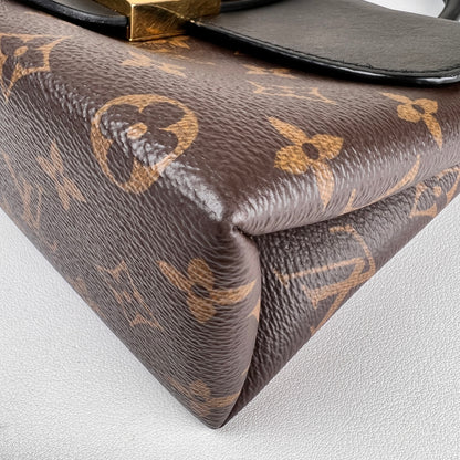 Louis Vuitton Gold Shoulder Bags A-19291