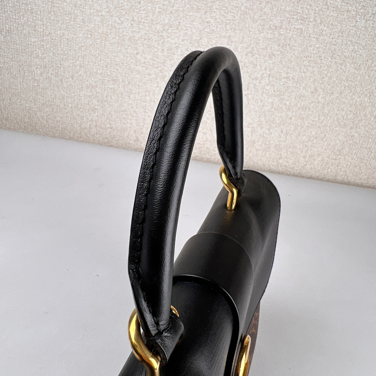 Louis Vuitton Gold Shoulder Bags A-19291
