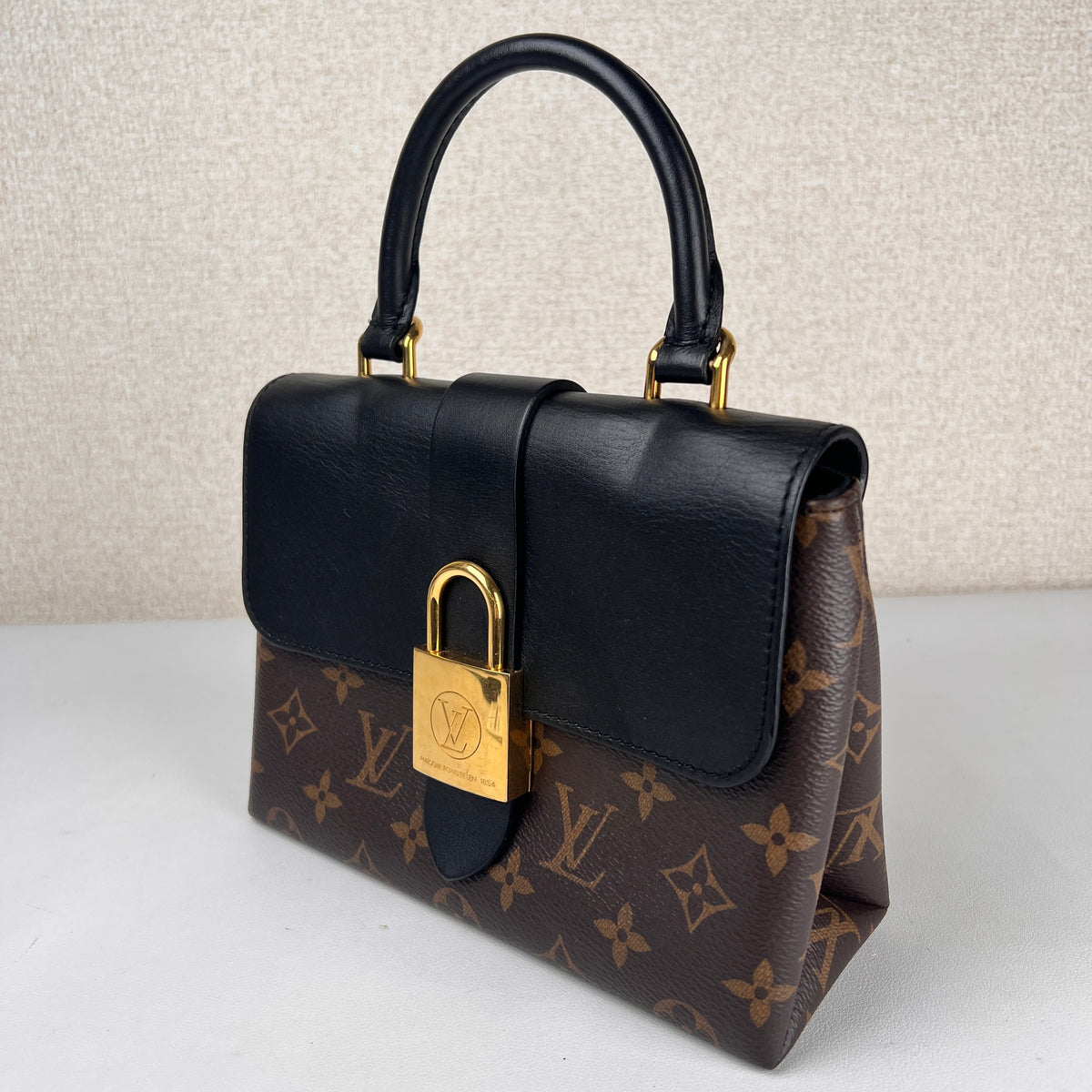 Louis Vuitton Gold Shoulder Bags A-19291