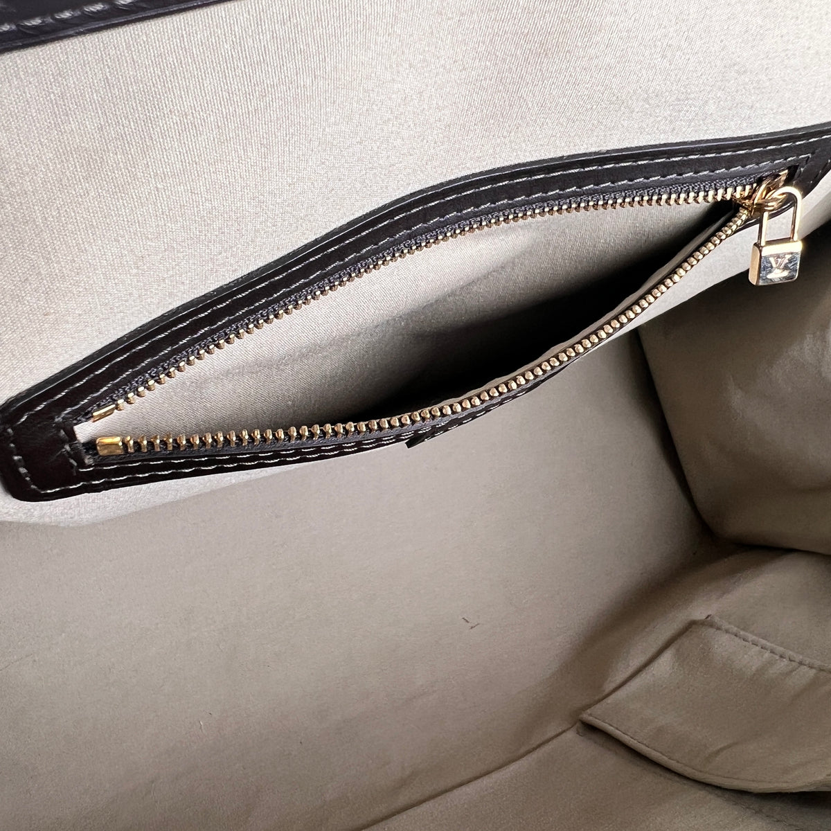 Louis Vuitton White Handle Bags A-19295