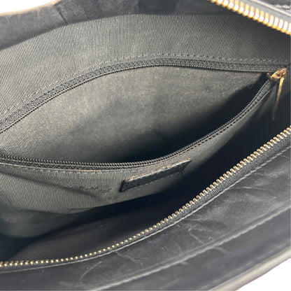 Chanel Black Shoulder Bags A-19323