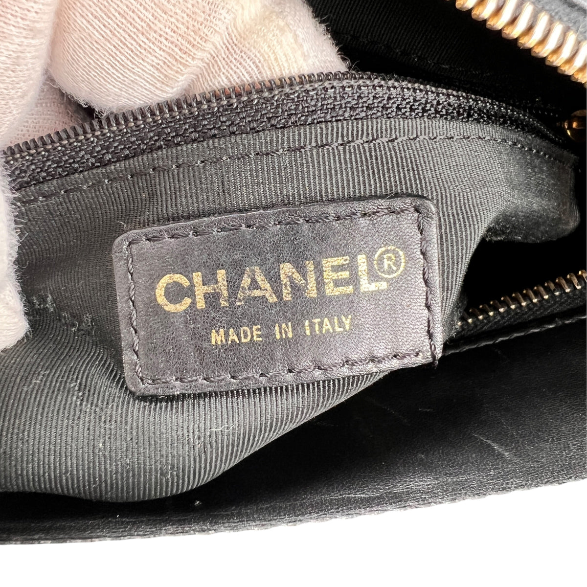 Chanel Black Shoulder Bags A-19323