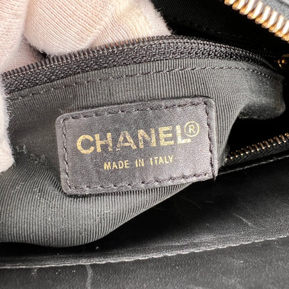 Chanel Black Shoulder Bags A-19323