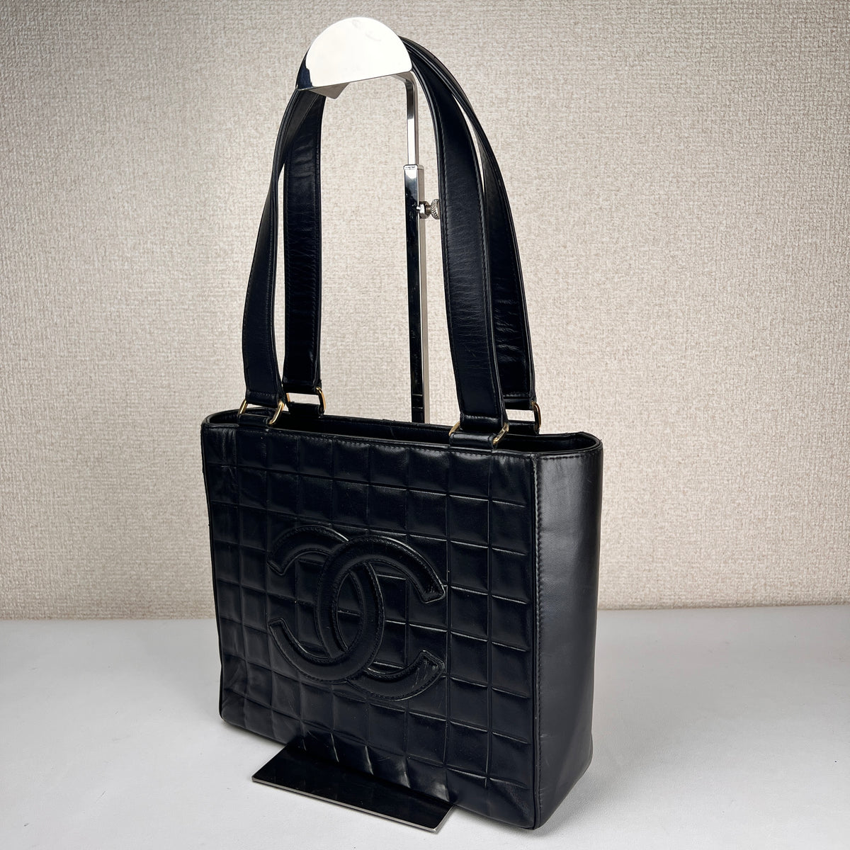 Chanel Black Shoulder Bags A-19323