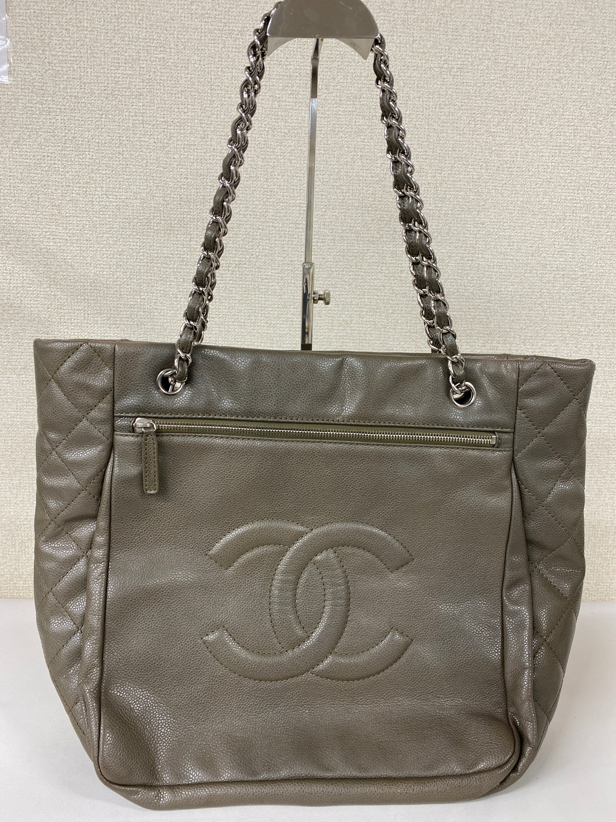 Chanel Gray Tote Bags A-19333