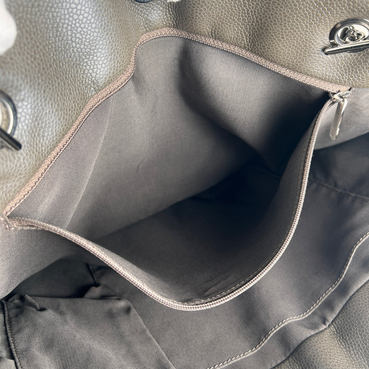 Chanel Gray Tote Bags A-19333