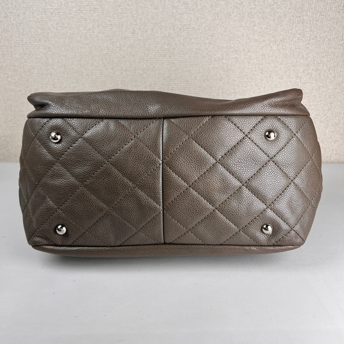 Chanel Gray Tote Bags A-19333